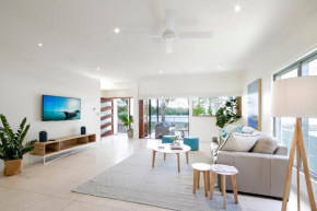 Tranquil & Modern Riverside Getaway